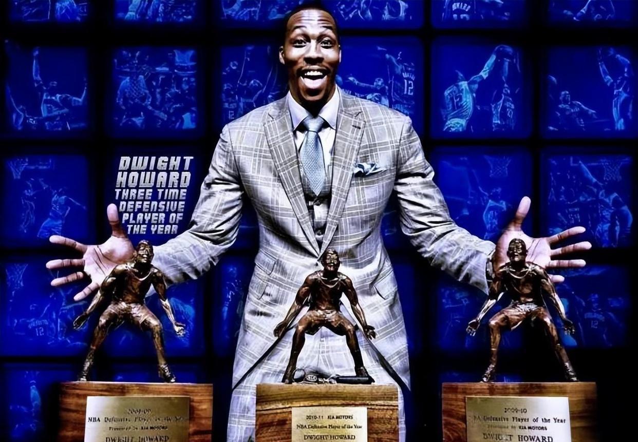 3-2大逆转，AC米兰让二追三+3连胜登顶，27岁替补奇兵10分钟2球（AC米兰3-2逆转翻盘，三连胜登顶，27岁替补10分钟梅开二度）