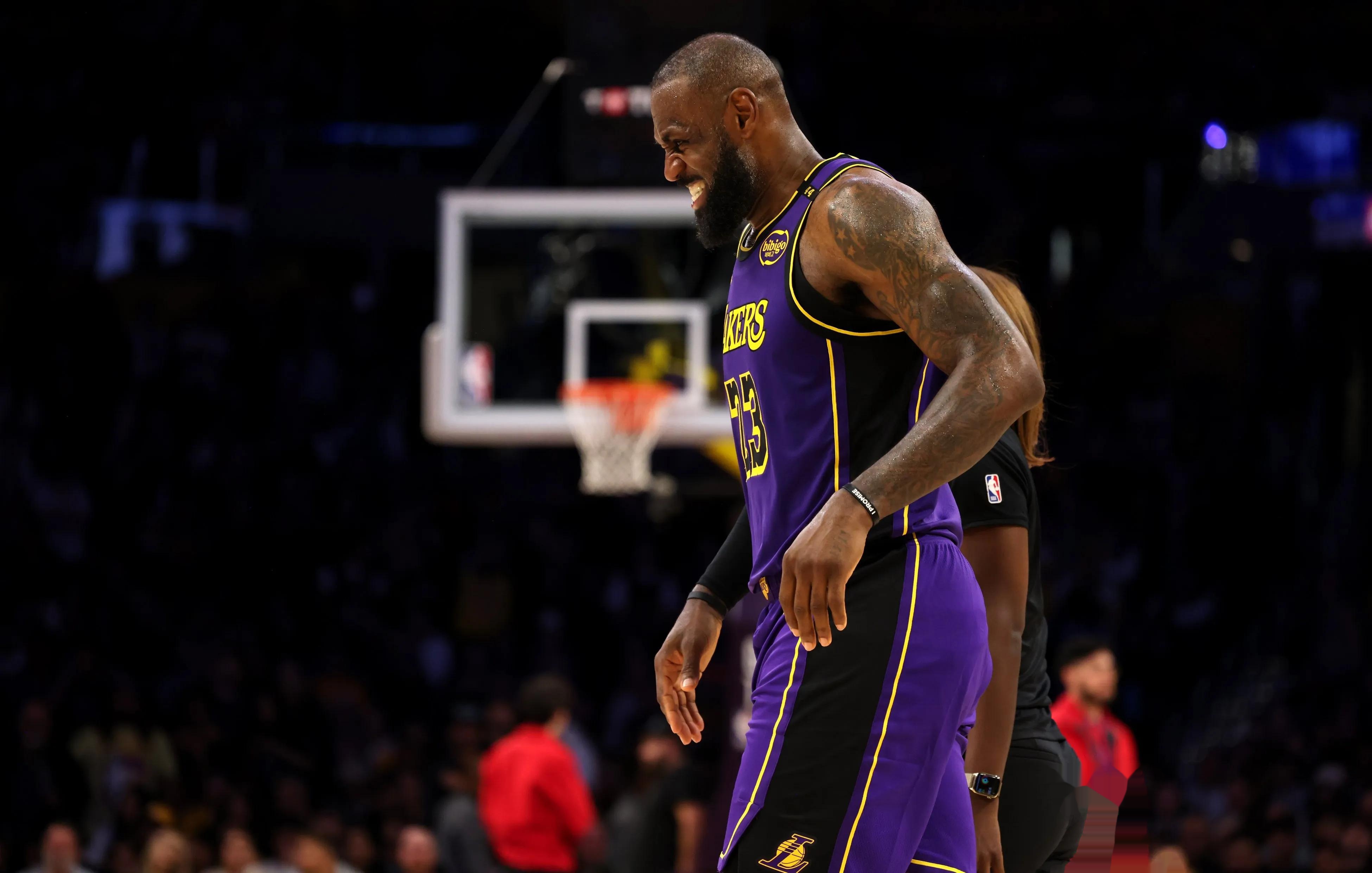 麦迪逊被担架抬出球场，弗兰克：看起来是重伤，这很残酷（麦迪逊担架离场，弗兰克：恐为重伤，太残酷）