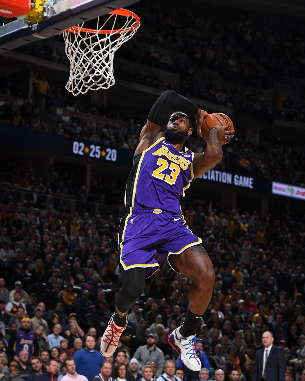 比肩阿德和埃托奥，劳塔罗本赛季出战的三场欧冠比赛均有进球（劳塔罗本季欧冠三战皆破门，追平阿德与埃托奥）