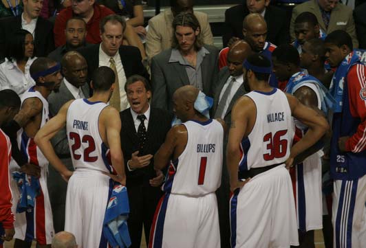 祖巴茨扣篮，激情四溢的空（祖巴茨暴扣，瞬间点燃全场）