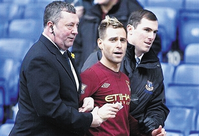 梅西达成400助攻成就，历史第一！（梅西完成第400次助攻，史上第一人！）