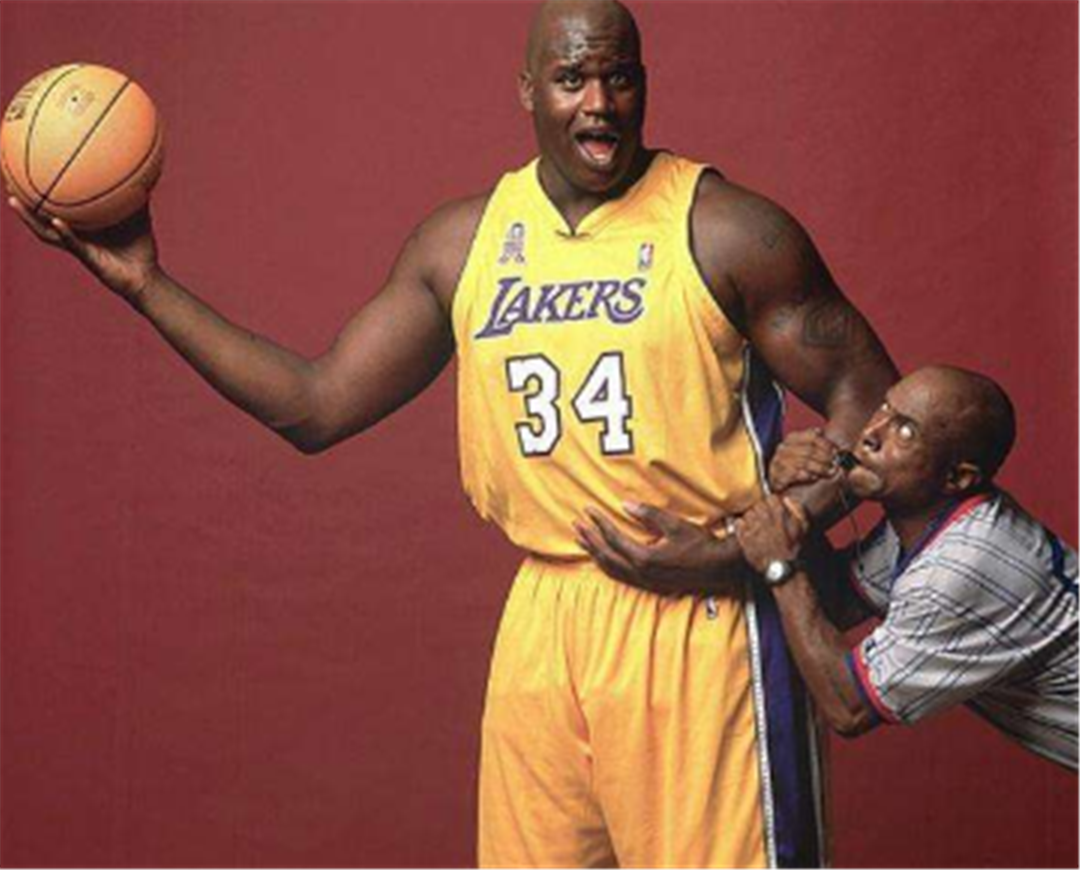 永久铭记！佩德罗-波罗在身上纹了欧联冠军奖杯图案（为铭记荣耀，佩德罗-波罗纹上欧联冠军奖杯）