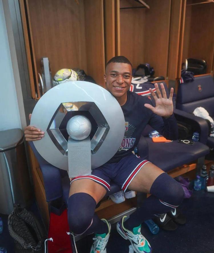 神户后卫：与申花的比赛并不轻松，感谢权田修一的扑点（神户后卫直言战申花不轻松，感谢权田修一扑出点球）