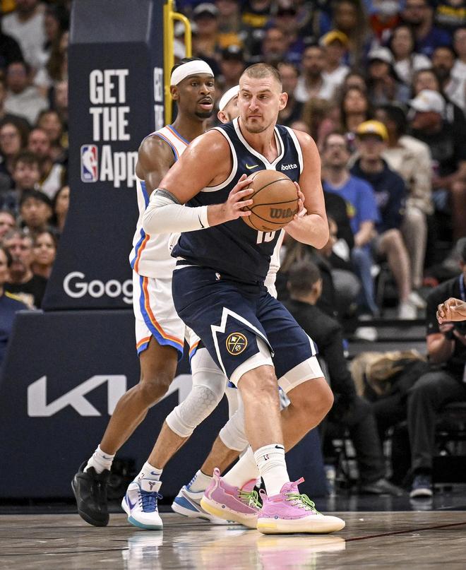 为中国赢尊重！日本球迷赛后向成都蓉城鼓掌：大赞成都值得尊重（日本球迷赛后为成都蓉城鼓掌：中国赢得尊重，成都值得敬佩）